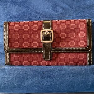 Nine & Company MaroonPatterned Clutch Wallet W/ Dark Trim, NWOT, MAKE AN OFFER!!